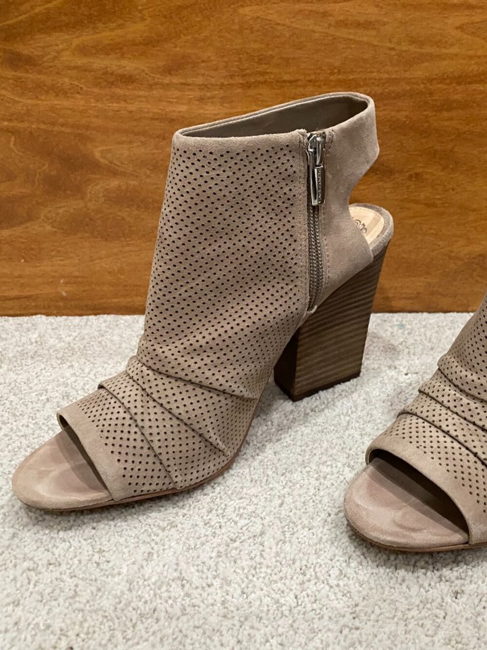 Vince Camuto Kentvi Perforated Peep Toe Bootie Sandal Taupe Tan Suede Womens 7.5